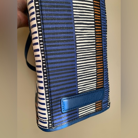 Fossil Emma Tote with matching wallet
Blue and brown pattern - Picture 9 of 16